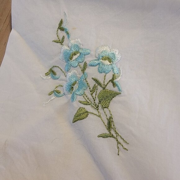 Lot 3 Vintage White Ladies Embroidered Flowers HANDKERCHIEF Floral Hanky Hankie - Picture 3 of 8